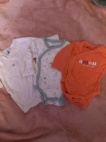 Lot Body bébé fille 1 mois 