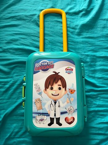 Mallette docteur jouets