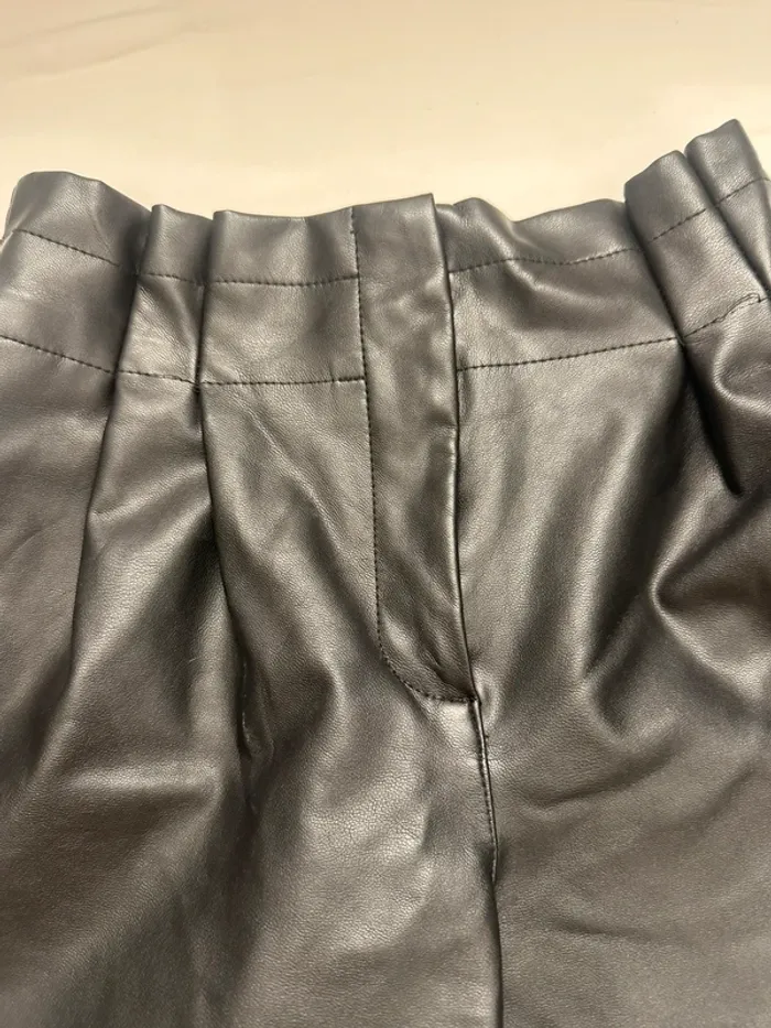 Short simili cuir Zara – Noir – Taille 13-14 ans - photo numéro 2