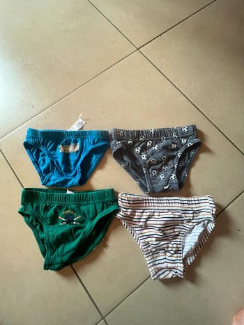Lot de 4 slip enfant taille2/3 ans