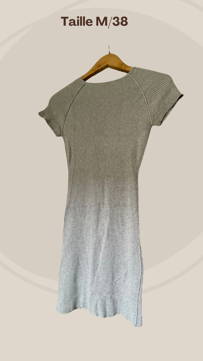 Robe courte grise cotelée