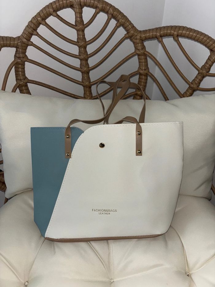 Superbe sac à main neuf bleu et blanc jamais porté - photo numéro 2