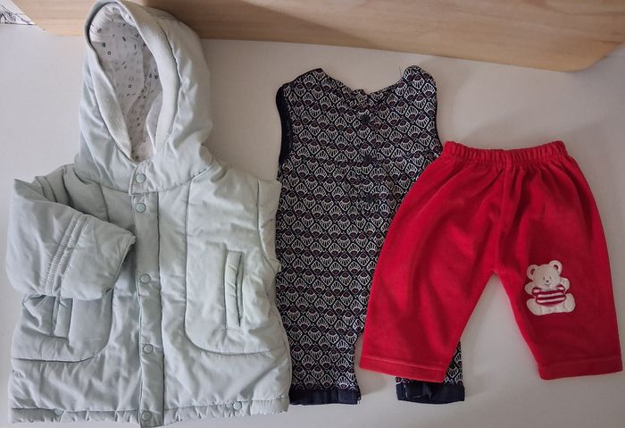 Lot de trois vêtements bébé fille en un mois - photo numéro 1