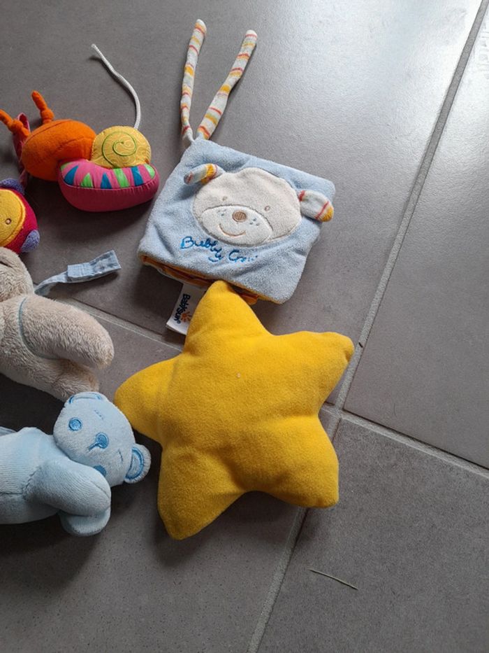 Lot peluche pour arche bébé - photo numéro 4