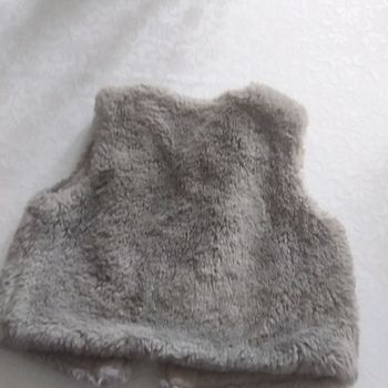Beau gilet fausse fourure gris