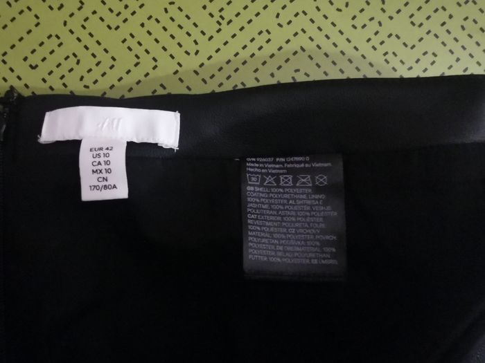 Jupe courte (un peu au dessus du genou 41 cm) noire - photo numéro 9