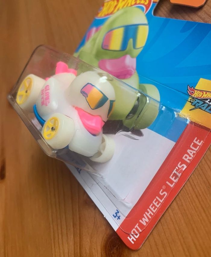 Hot Wheels - Duck N Roll 2024 Glow In The Dark HW Let's Race - photo numéro 2