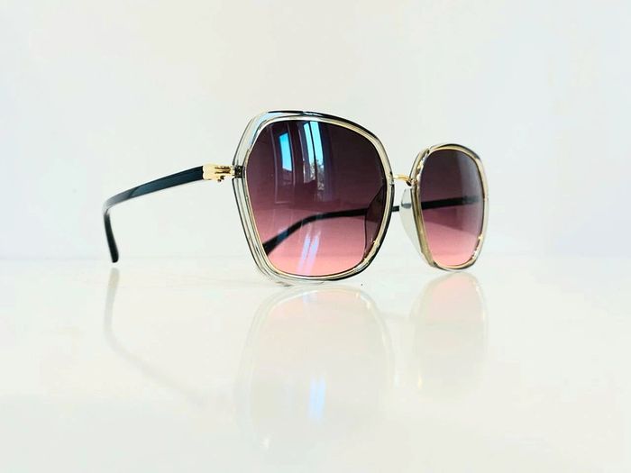 Lunette de soleil femme grise transparente verres dégradés