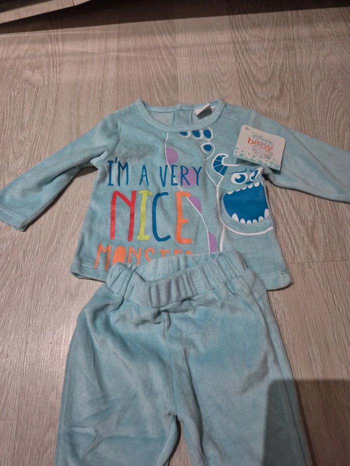 Pyjama neuf 6 mois - photo numéro 2