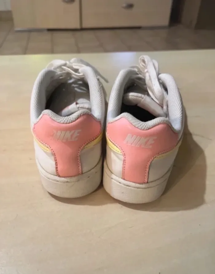 Baskets Nike oranges et blanches - photo numéro 2