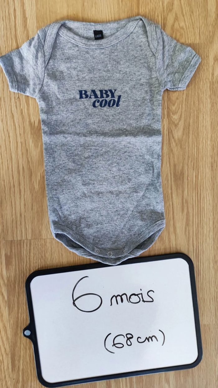 3 bodies taille 6 mois - photo numéro 2