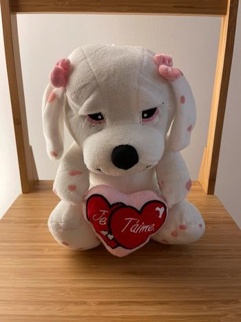 peluche chien câlin