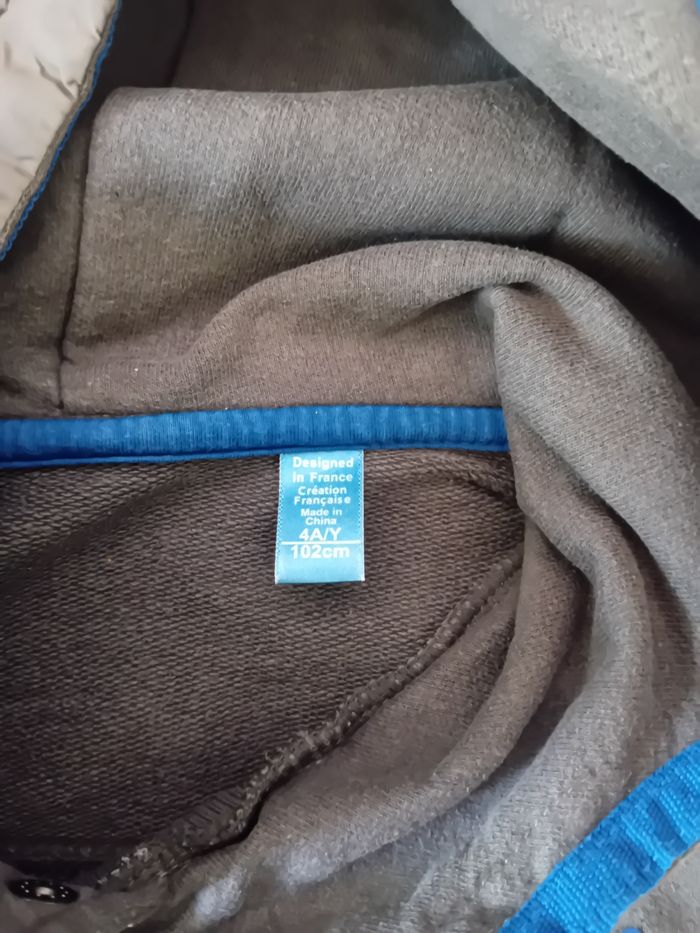 Pull à capuche 4 ans - photo numéro 4