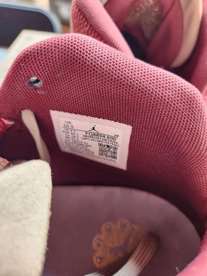 Jordan 28 CNY neuves Taille 44,5 bordeau - photo numéro 7