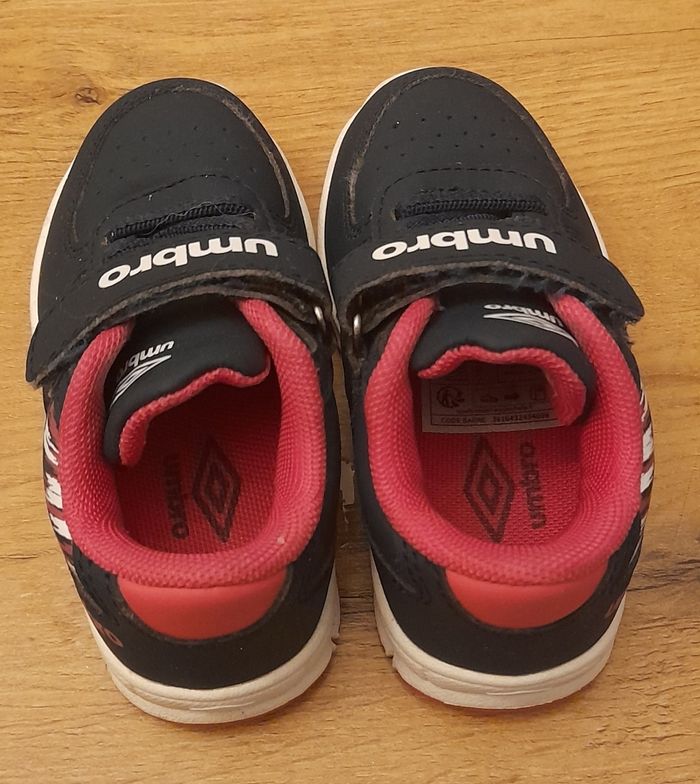 Deux paires de chaussures taille 22 fille - photo numéro 6