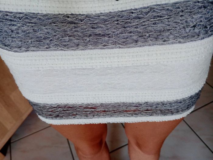 Robe moulante 36 noire et grise dentelé c68 - photo numéro 7