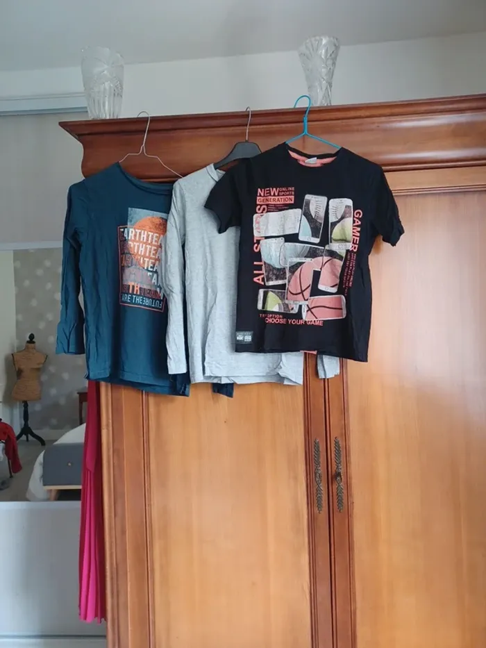 Lot 3 tee shirts