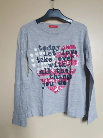 T-shirt Tissaia gris avec écritures taille 12 ans