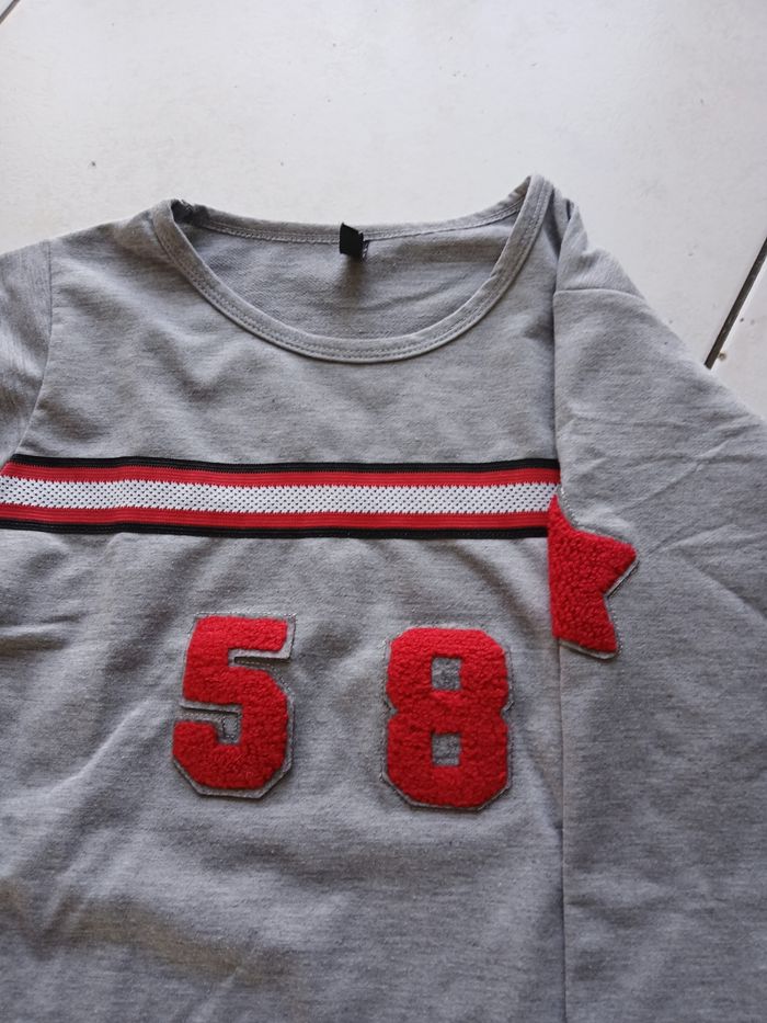Sweat gris 8 ans - photo numéro 2