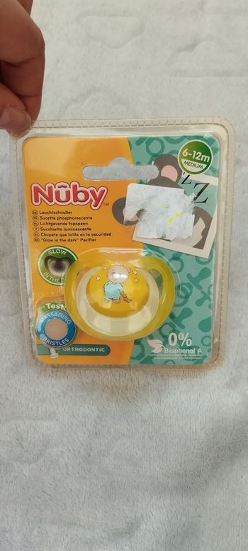 Tétine ejaune nuky 6/12 mois neuf 