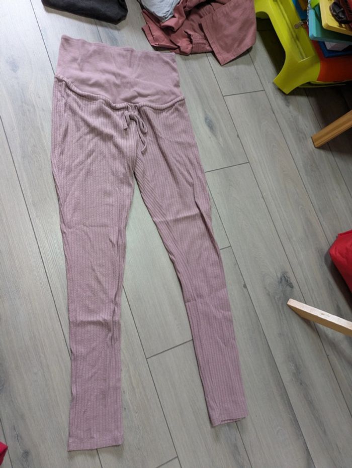 Pantalon de grossesse rose taille 38/40 premaman