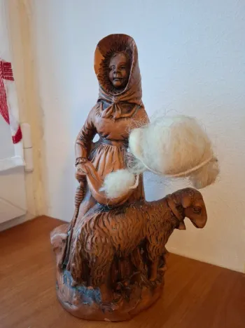 Francis Lascour Santon Figurine en Terre Cuite Vintage femme Fileuse de Laine et Mouton