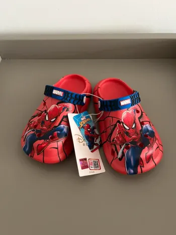 Claquettes Spiderman pointure 27