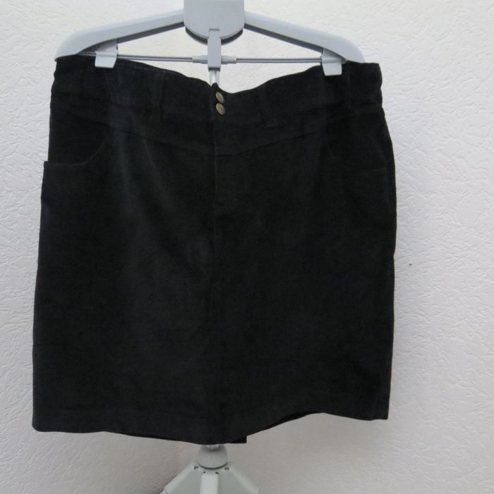 Jupe noire en velours côtelé – bpc Bonprix Collection