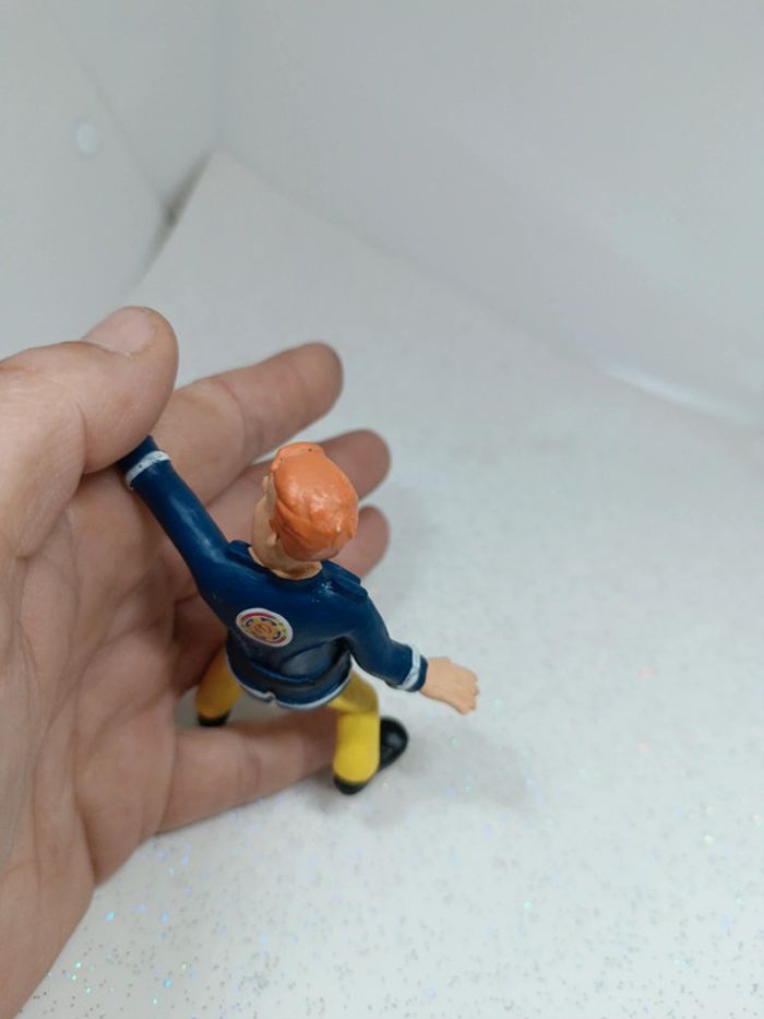 Figurine figura personnage miniature petite small sam pompier fireman montre doigt finger comansi - photo numéro 6
