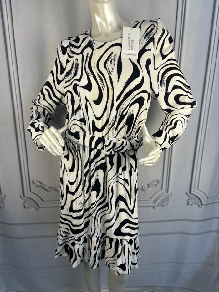 Robe mi longue Fabienne Chapot 40 neuve