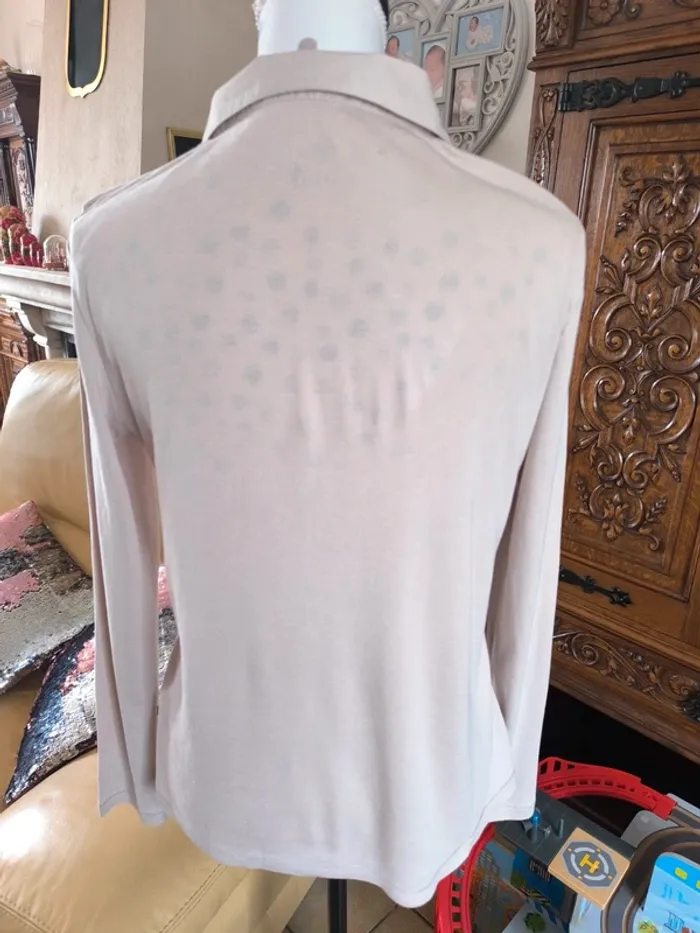 Joli haut beige clair avec broderies et perles - photo numéro 6