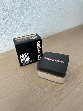 poudre huda beauty banana bread