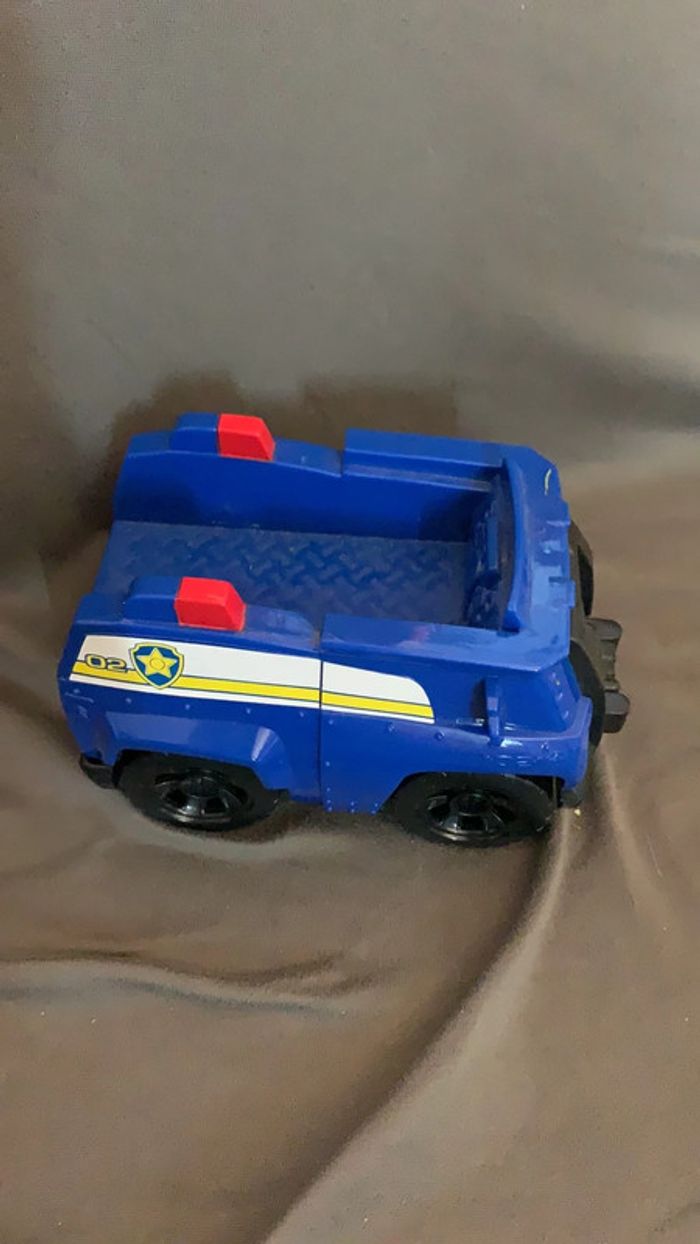 Mini Chase avec son véhicule - photo numéro 2