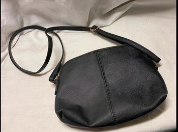 Petit sac noir en bandoulière