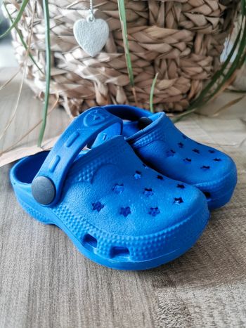 🌺Chaussure type crocs bleu pointure 19 neuf avec étiquette