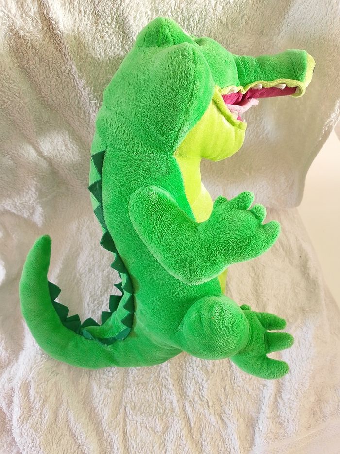 Peluche crocodile Peter Pan qui fait le bruit d'horloge 35 cm  Disneyland Paris - photo numéro 3