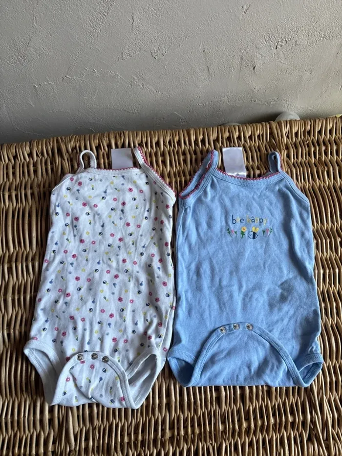2 body bretelle en 18/24 mois en très bon état