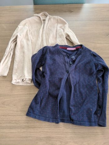 2 gilets 5 ans.