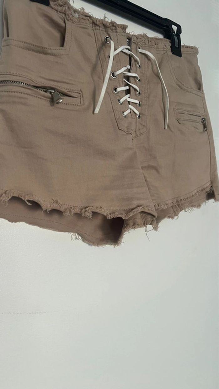 Short en jean beige en parfait état taille 38 marque daysie - photo numéro 2