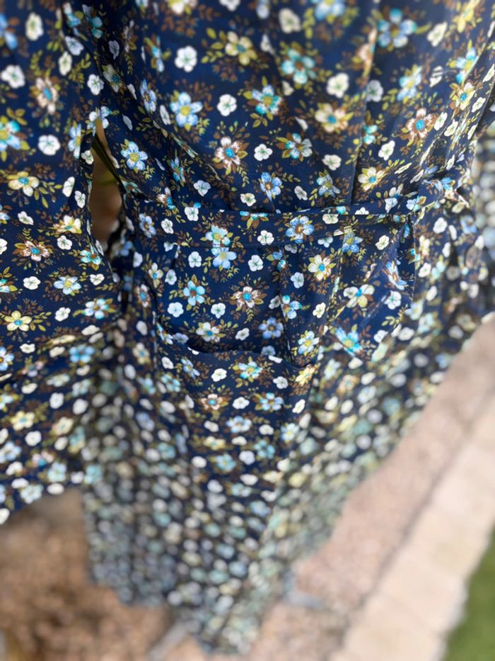 Robe à motif fleuri des années 70 - en très bon état - taille 50 - photo numéro 2