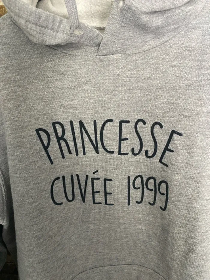Sweat à capuche princesse cuvée 1999 - photo numéro 2