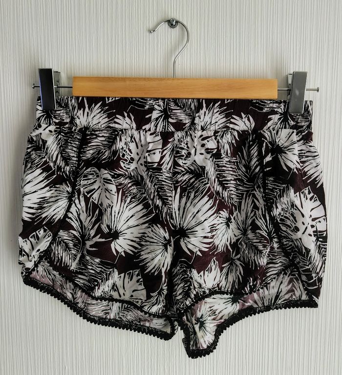 Short court - Ado Fille - photo numéro 2