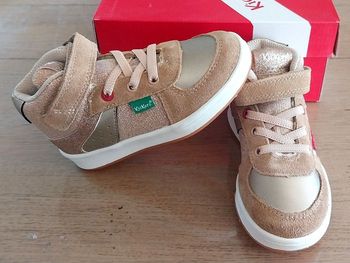 Baskets fille kickers pointure 24 neuves