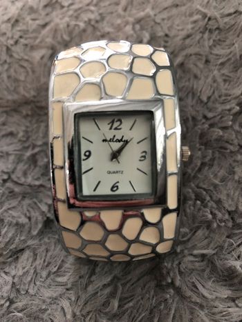 Montre bracelet vintage blanc cassé/argentée NEUVE