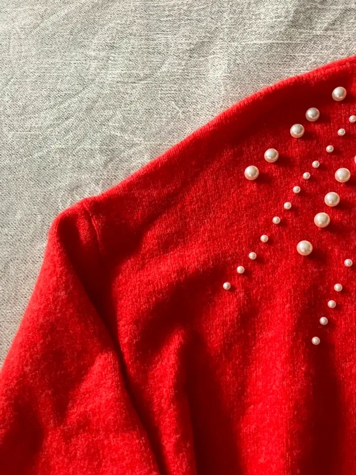 Pull rouge H&M avec perles – Taille S - photo numéro 3