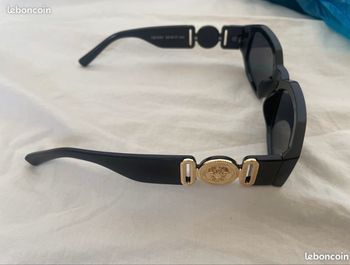Lunettes de soleil Versace neuves jamais portées