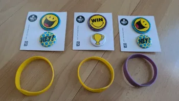 Lot de Pin's smiley neuf