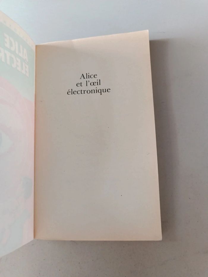 Alice et l'œil électronique à partir de 10 ans - photo numéro 3