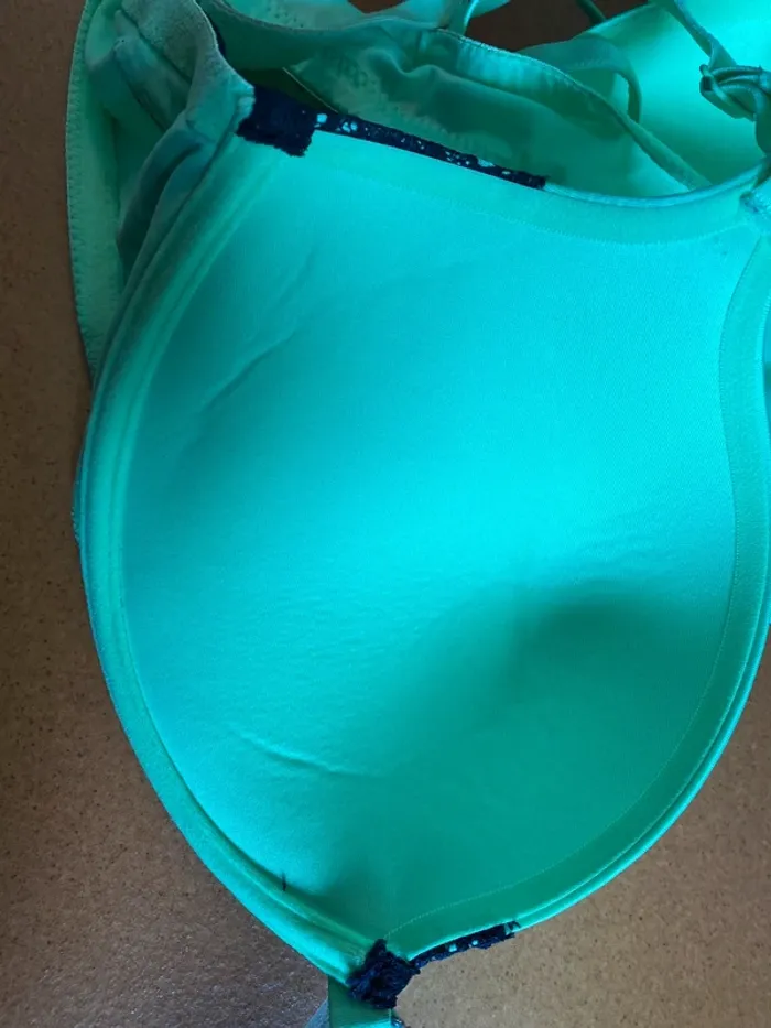 Soutien gorge vert et noir - photo numéro 6