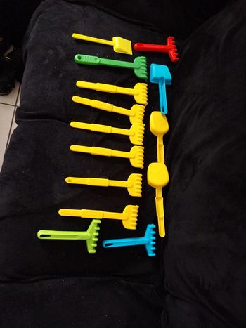 Lot de 10 râteaux + 4 pelles